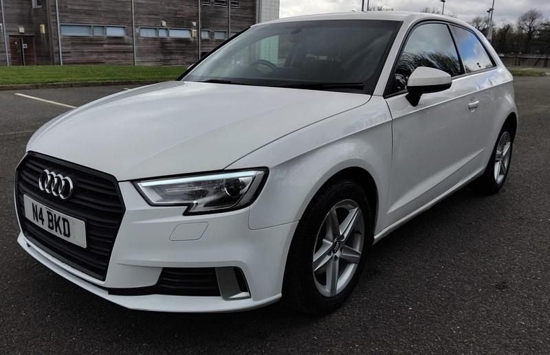 Used Audi A3 2016 White Hatchback