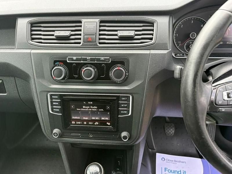 Usado VW Caddy Trendline 102 HP (75 kW) 2019 Branco Monovolume