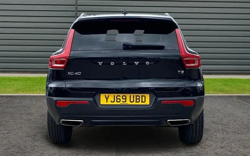 Usado Volvo XC40 R-Design 163 HP (119 kW) 2021 SUV