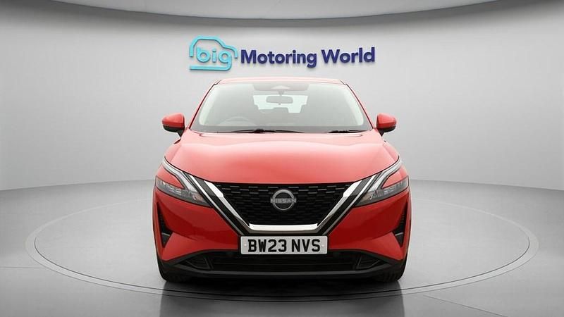 Used Nissan Qashqai Acenta Premium 158 HP (116 kW) 2023 Red SUV