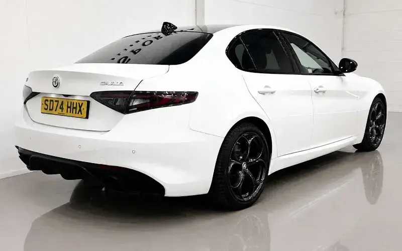 Used Alfa Romeo Giulia 280 HP (205 kW) 2024 White and black Sedan