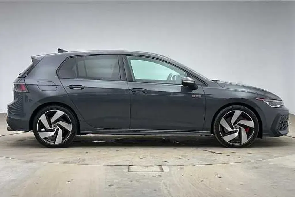 Second-hand VW Golf VIII 265 CP (194 kW) 2025