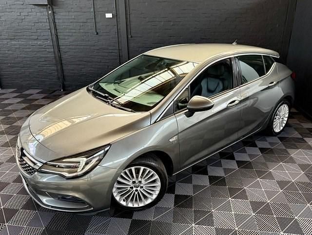 Used Vauxhall Astra Elite 200 HP (147 kW) 2018 Grey Hatchback
