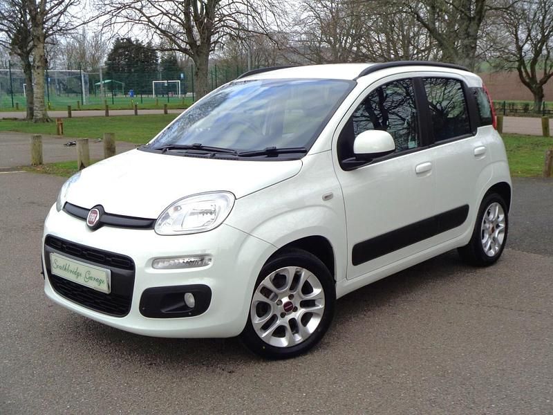 Used Fiat Panda Lounge 69 HP (50 kW) 2015 Ambient white pastel Hatchback