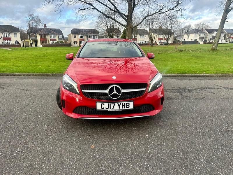 Used Mercedes A180 Executive 109 HP (80 kW) 2017 Red Hatchback