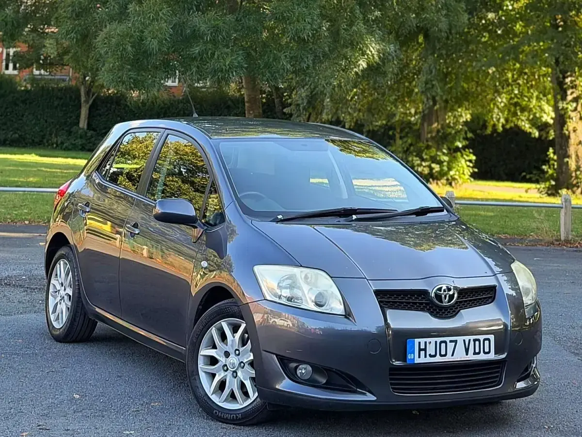 Used Toyota Auris 126 HP (92 kW) 2007 Grey Hatchback