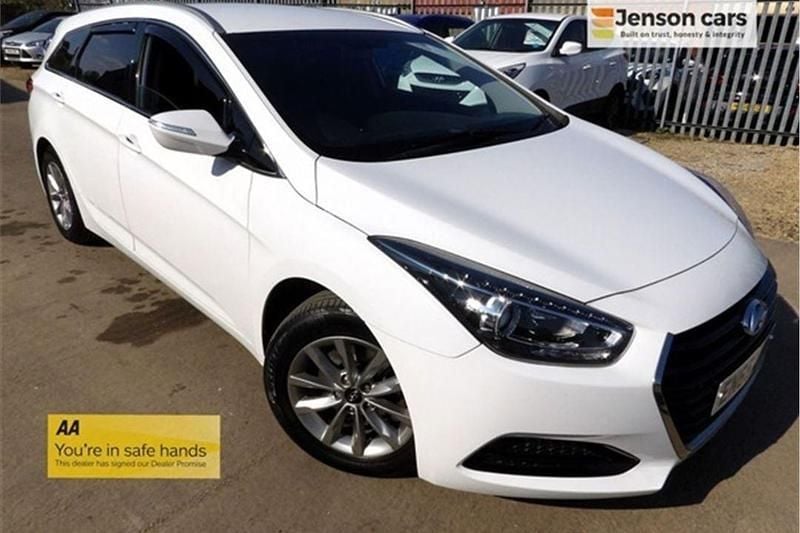 White Used 2015 Hyundai i40 Estate | £5,290 (Fair price) - Image 1/4
