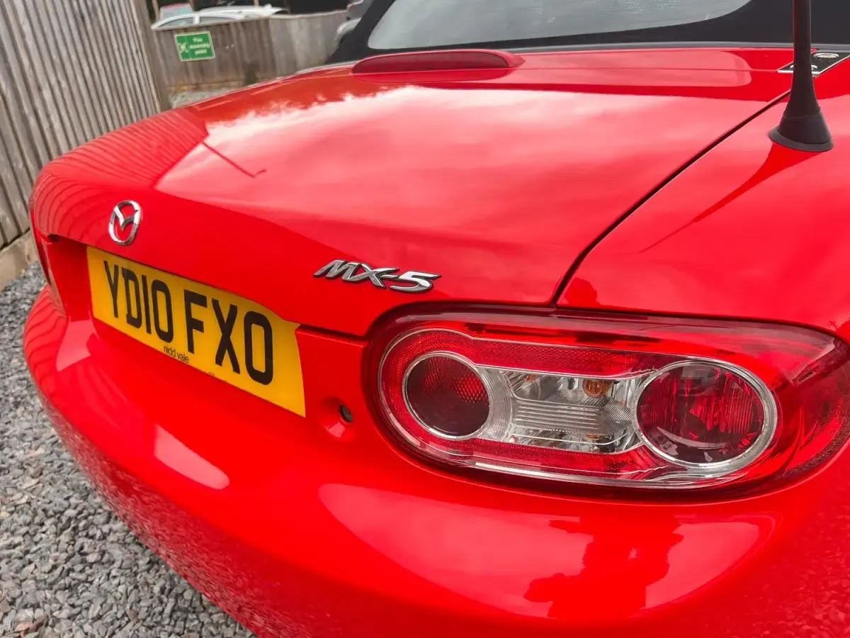 Begagnad Mazda MX5 160 HK (117 kW) 2010 Röd Cab
