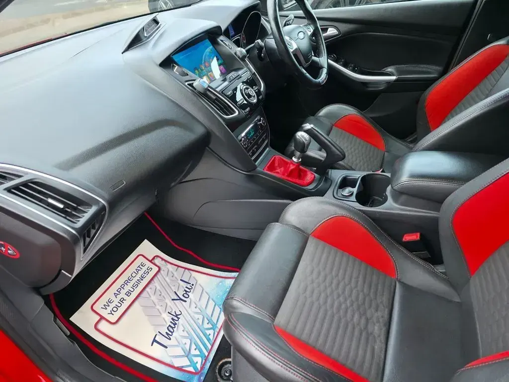 Used Ford Focus ST 250 HP (183 kW) 2012 Red Hatchback