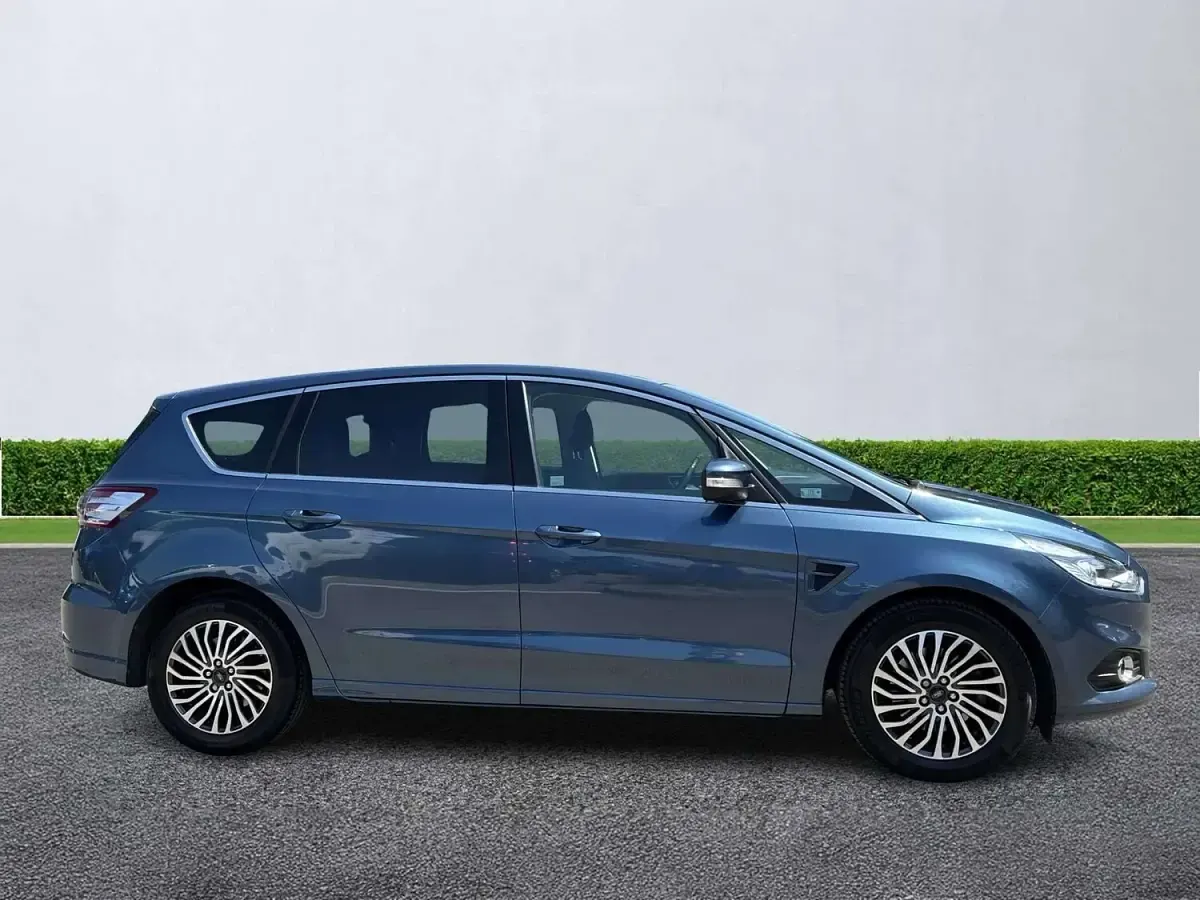 Used Ford S-MAX Titanium 150 HP (110 kW) 2018 Blue MPV