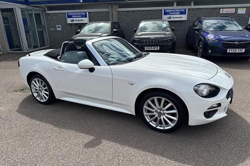 White Used 2017 Fiat 124 Spider Lusso Cabriolet | £9,995 (Fair price) - Image 1/1