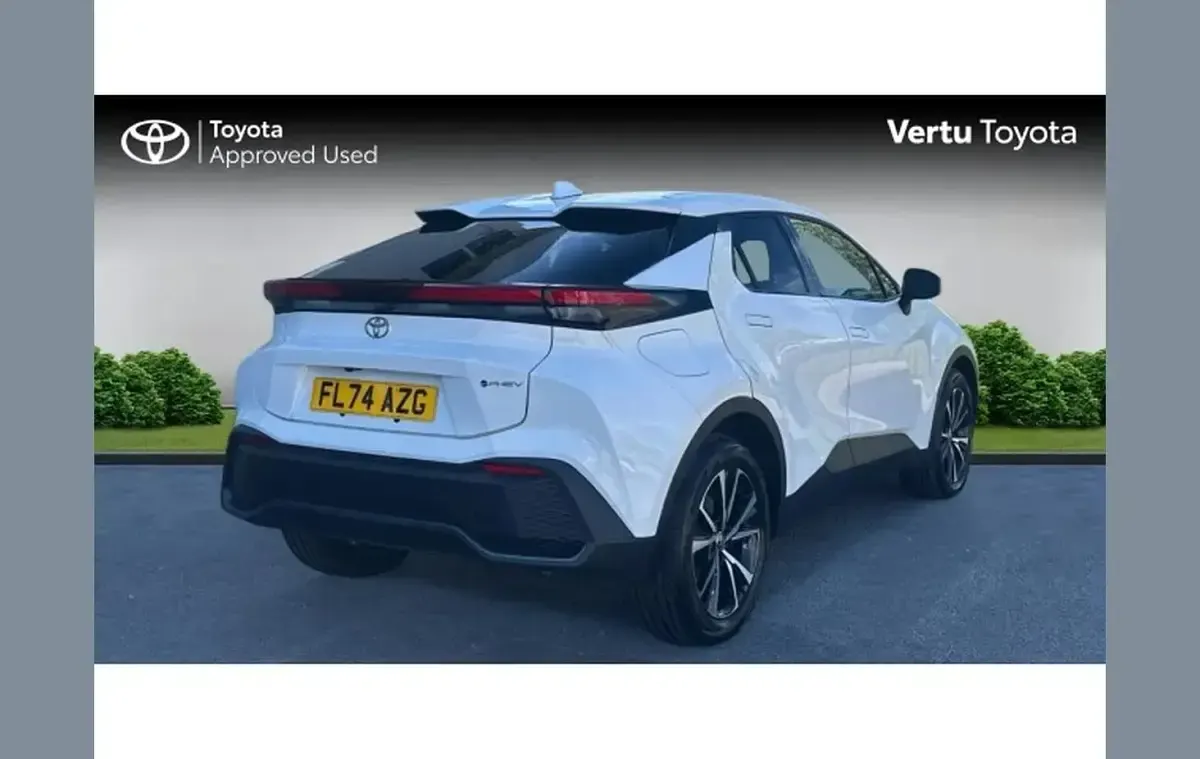 Used Toyota C-HR Design 223 HP (164 kW) 2024 White SUV
