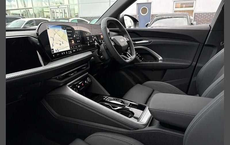 Begagnad Audi Q5 Sportback S-Line 268 HK (197 kW) 2025 Grå SUV