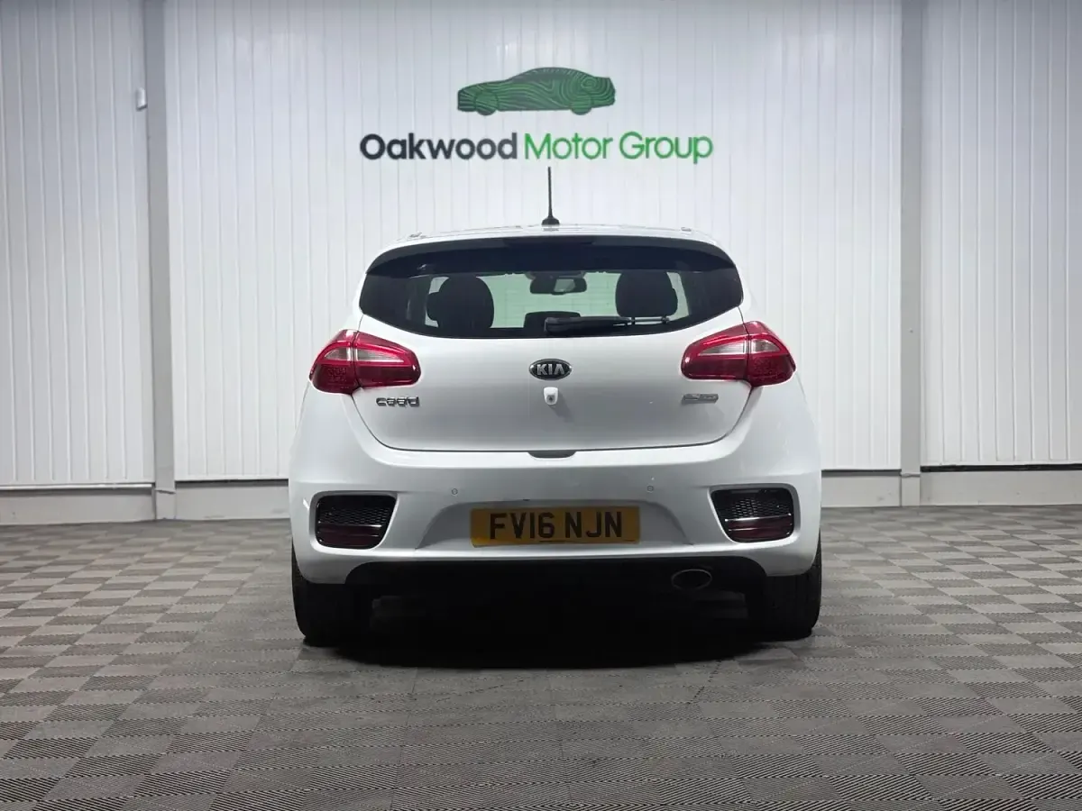 Used Kia Ceed 136 HP (100 kW) 2016 White Hatchback