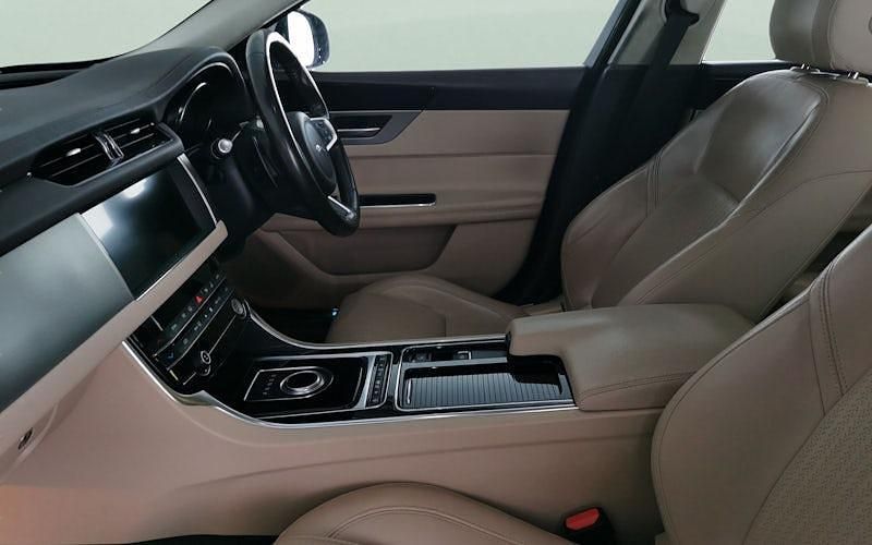 Used Jaguar XF Prestige 250 HP (183 kW) 2019 Red Sedan