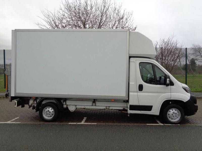 Used Peugeot Boxer 130 HP (95 kW) 2019 White Van