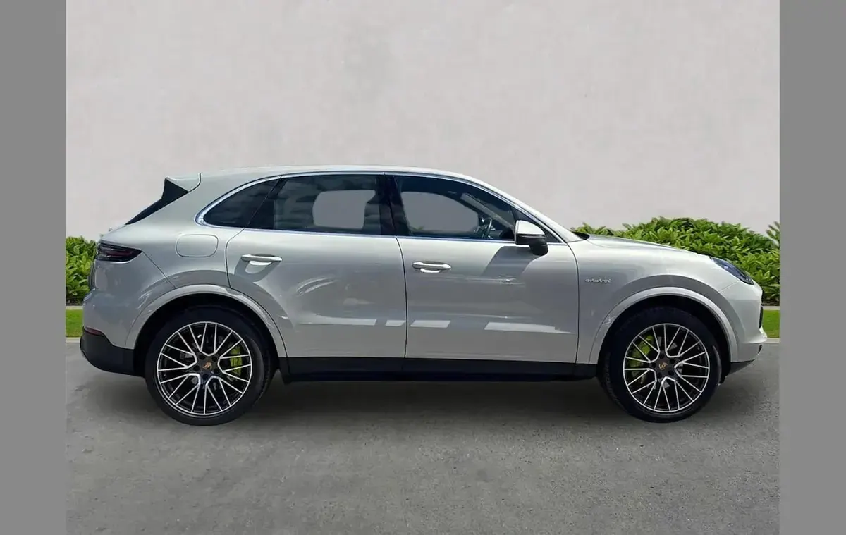 Used Porsche Cayenne 462 HP (339 kW) 2021 Beige SUV