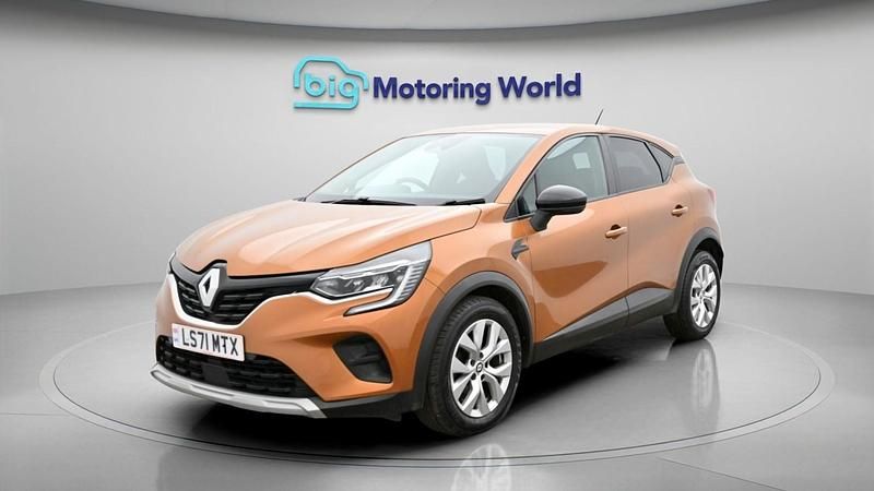 Used Renault Captur Iconic 91 HP (66 kW) 2021 Orange SUV