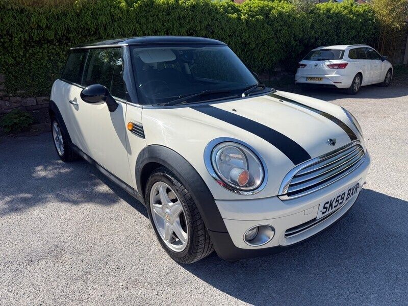 White Used 2009 Mini Cooper Hatch Hatchback | £3,995 (Fair price) - Image 1/4