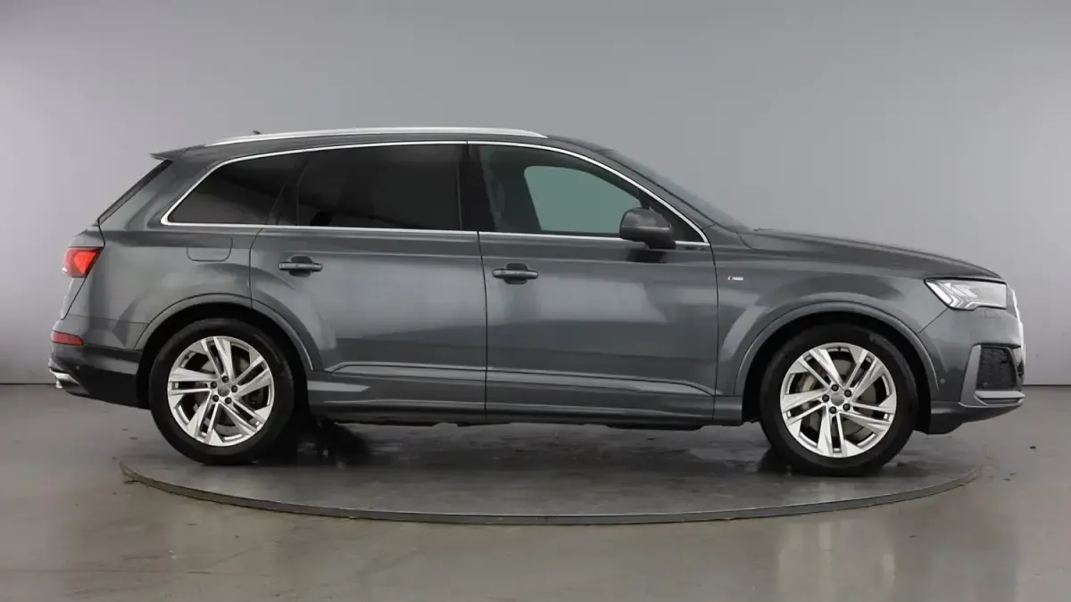 Used Audi Q7 S-Line 231 HP (169 kW) 2023 Daytona grey SUV