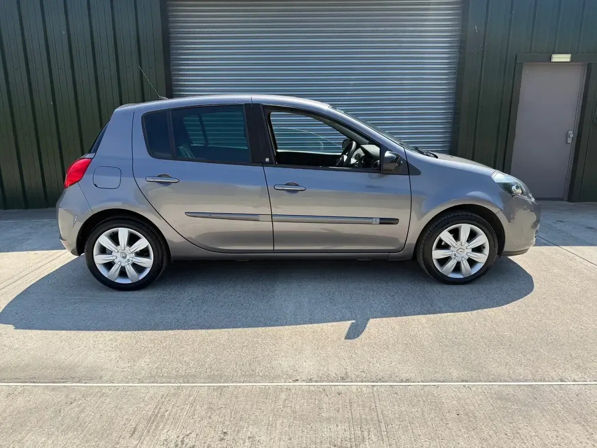 Used Renault Clio II 2010 Grey Hatchback