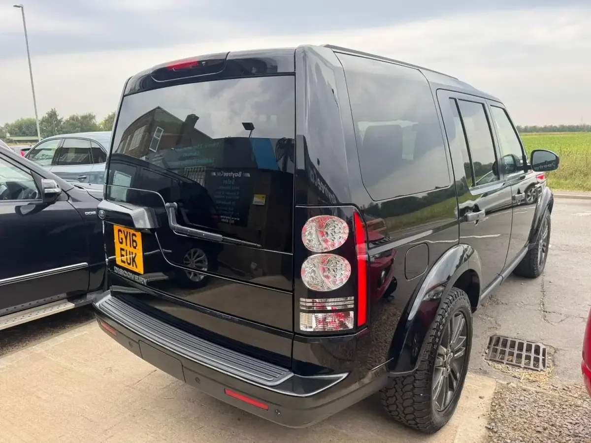 Used Land Rover Discovery 4 Graphite 252 HP (185 kW) 2016 Black SUV