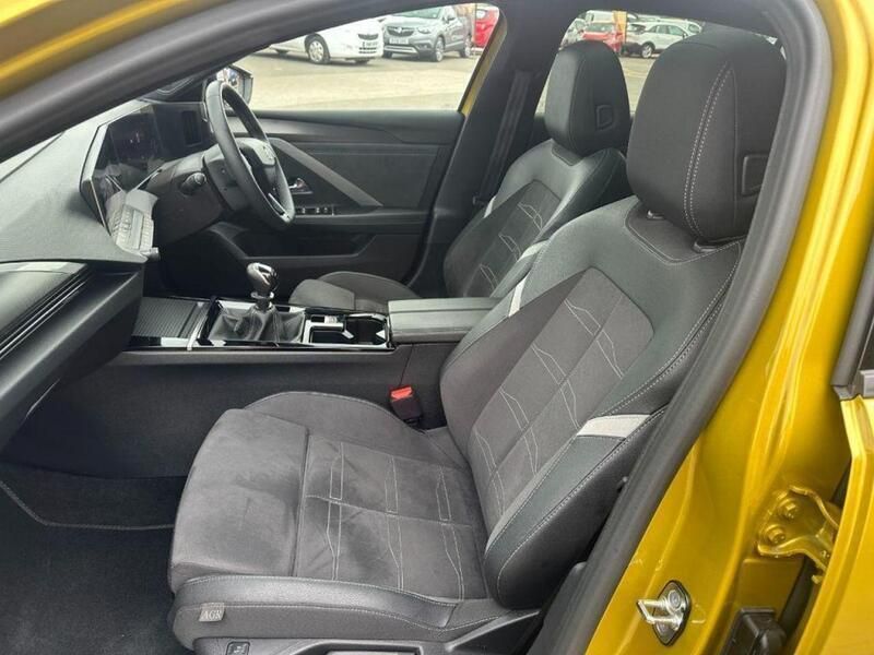 Other Used 2024 Vauxhall Astra Ultimate Hatchback | £20,495 (Fair price) - Image 1/2