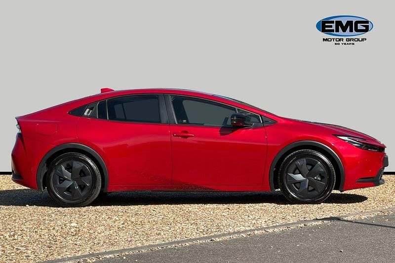 Used Toyota Prius Design 223 HP (164 kW) 2025 Red Hatchback