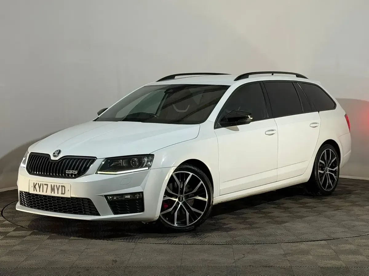 Used Skoda Octavia vRS 181 HP (133 kW) 2017 White Estate