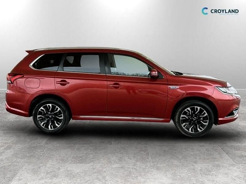 Used Mitsubishi Outlander P-HEV 200 HP (147 kW) 2016 Red Estate