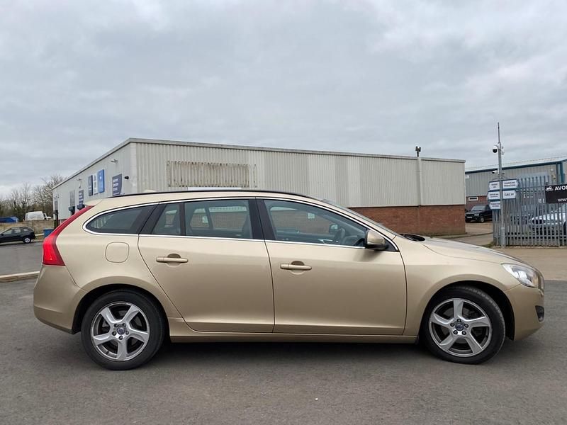 Used Volvo V60 SE 163 HP (119 kW) 2012 Gold Estate