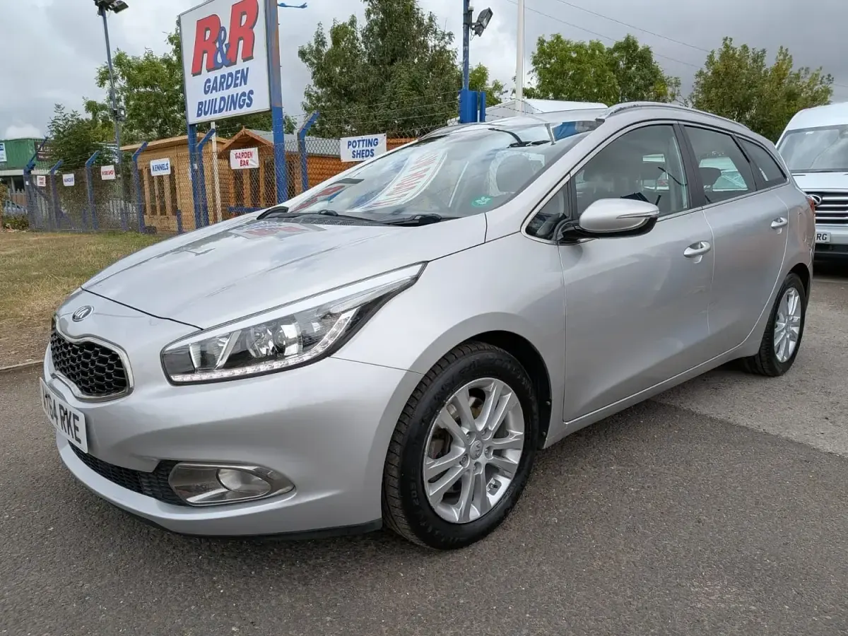 Used Kia Ceed 128 HP (94 kW) 2014 Silver Hatchback