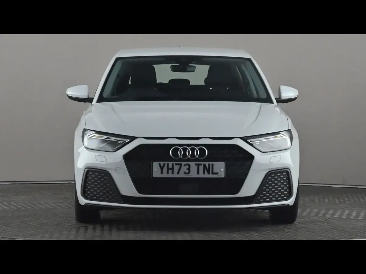 Käytetty Audi A1 Premium 2023 Valkoinen Katumaasturi