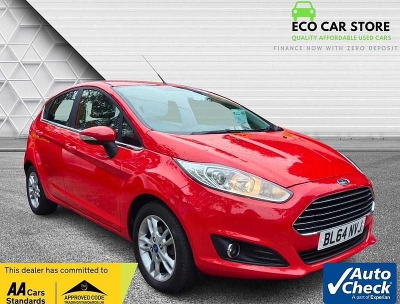 Red Used 2015 Ford Fiesta Zetec Hatchback | £5,995 (Fair price) - Image 1/2