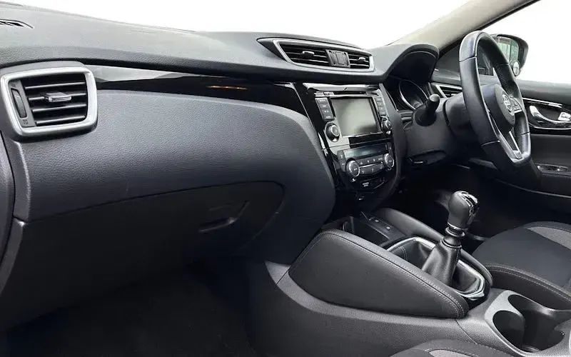 Used Nissan Qashqai Acenta Premium 140 HP (102 kW) 2020 Red SUV