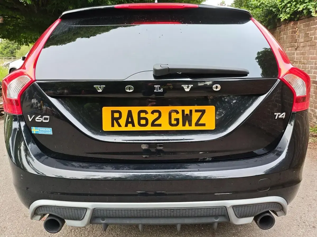 Used Volvo V60 R-Design 180 HP (132 kW) 2012 Black Estate
