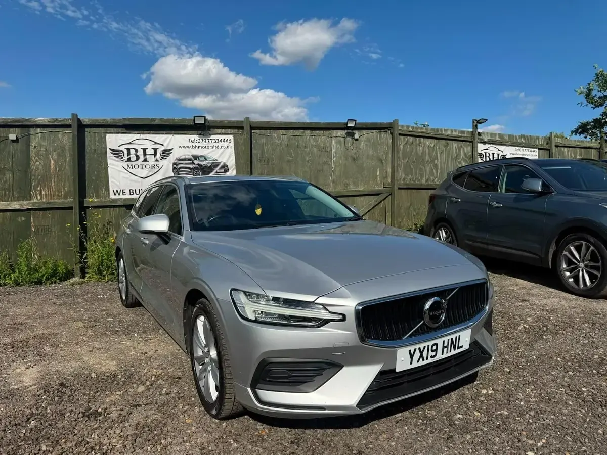 Used Volvo V60 Momentum 150 HP (110 kW) 2019 Silver Estate
