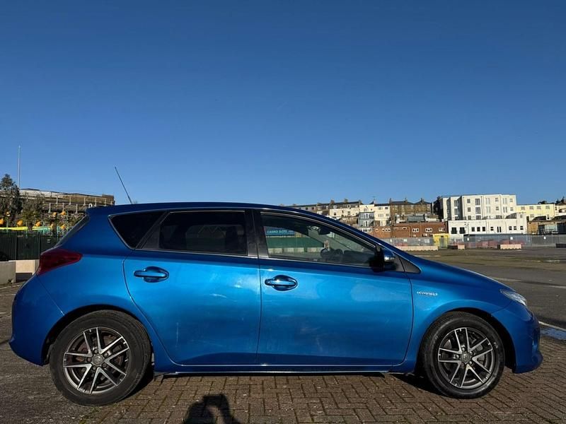 Used Toyota Auris Hybrid 2015 Blue Hatchback