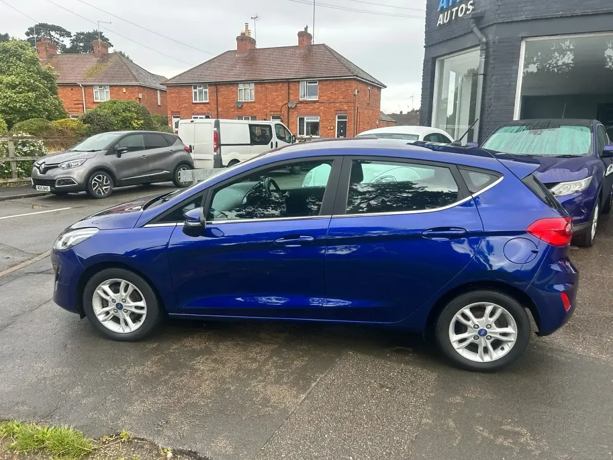 Used Ford Fiesta Zetec 100 HP (73 kW) 2017 Blue Hatchback