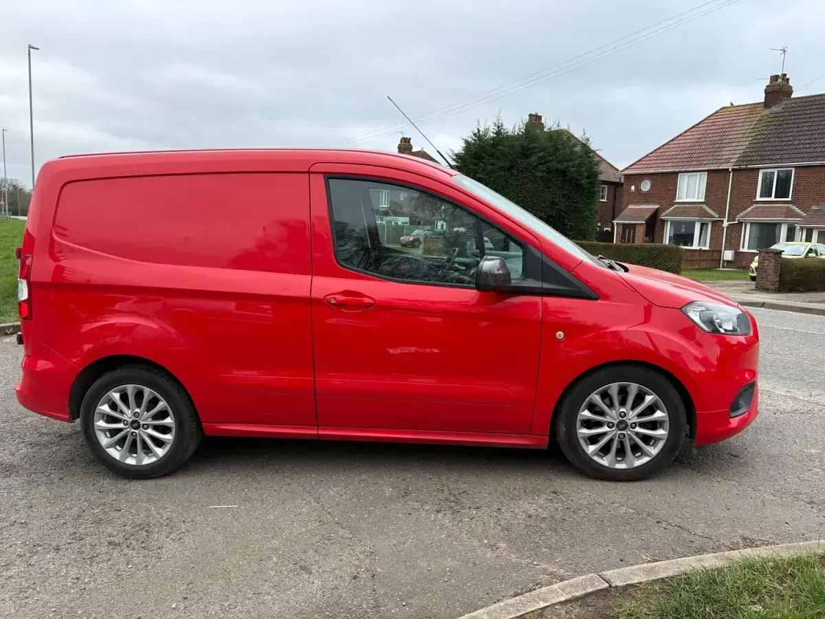 Usado Ford Transit Sport 100 HP (73 kW) 2021 Vermelho Van