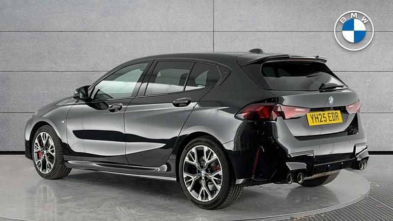 Usado BMW M135 Comfort Edition 296 CV (217 kW) 2025 Negro Utilitario