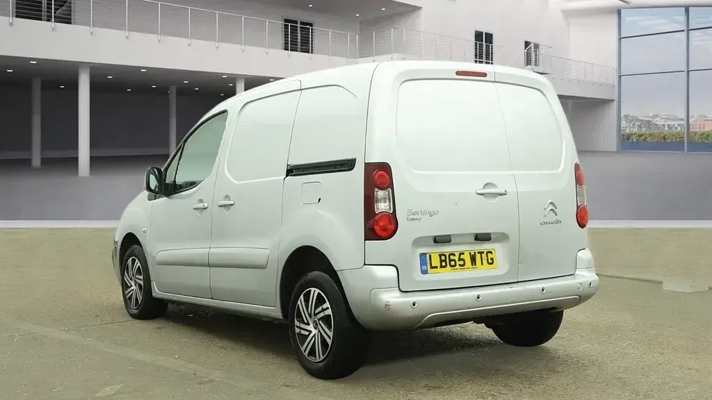 Gebraucht Citroën Berlingo 90 PS (66 kW) 2016 Silber Van / Kleinbus