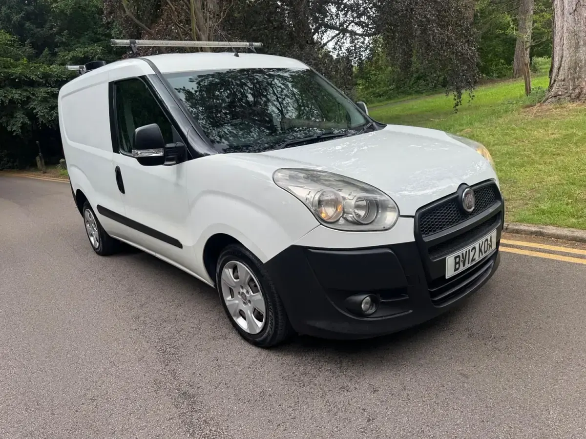 Used Fiat Doblò 90 HP (66 kW) 2012 White MPV