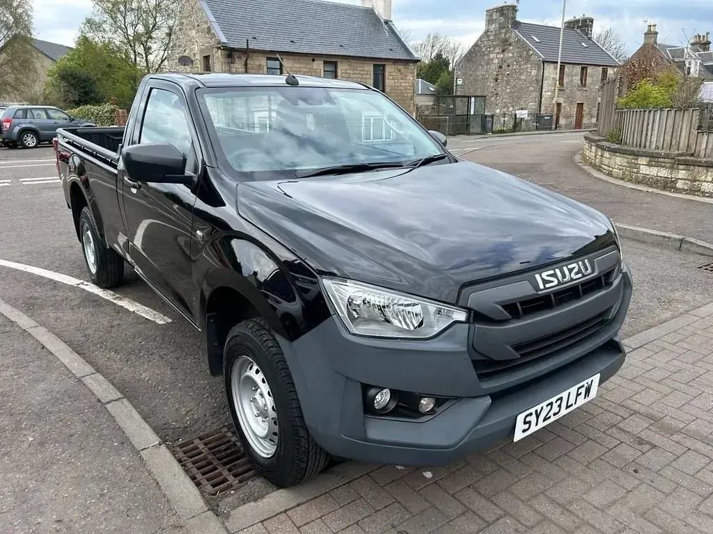 Second-hand Isuzu D-Max 164 CP (120 kW) 2023 Negru Pickup