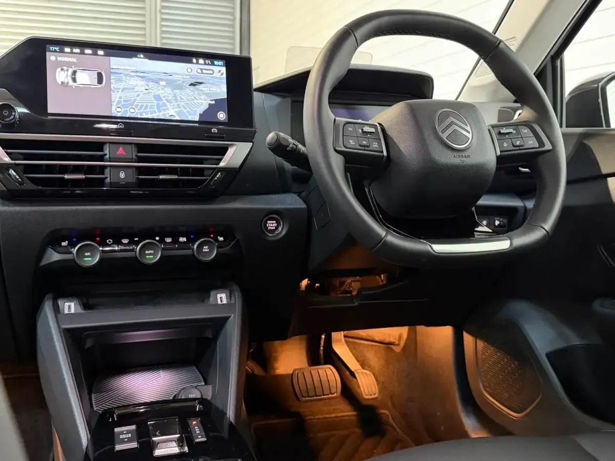 Używany Citroën e-C4 114 kW (156 KM) 2025 Biały Hatchback