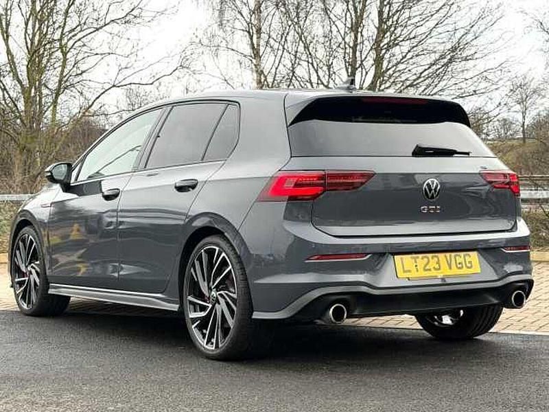 Second-hand VW Golf VIII GTI 245 CP (180 kW) 2023