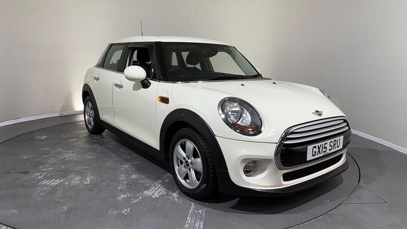 White Used 2015 Mini Cooper Hatch Hatchback | £5,370 (Fair price) - Image 1/4