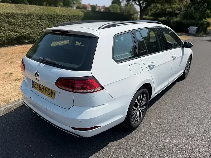 Used VW Golf VII SE 115 HP (84 kW) 2019 White Estate