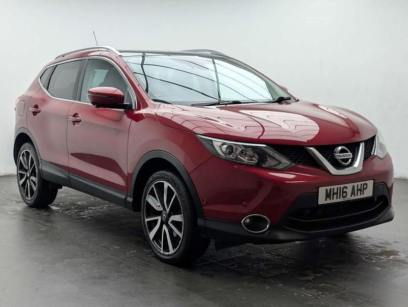 Used Nissan Qashqai Tekna 116 HP (85 kW) 2016 Red SUV