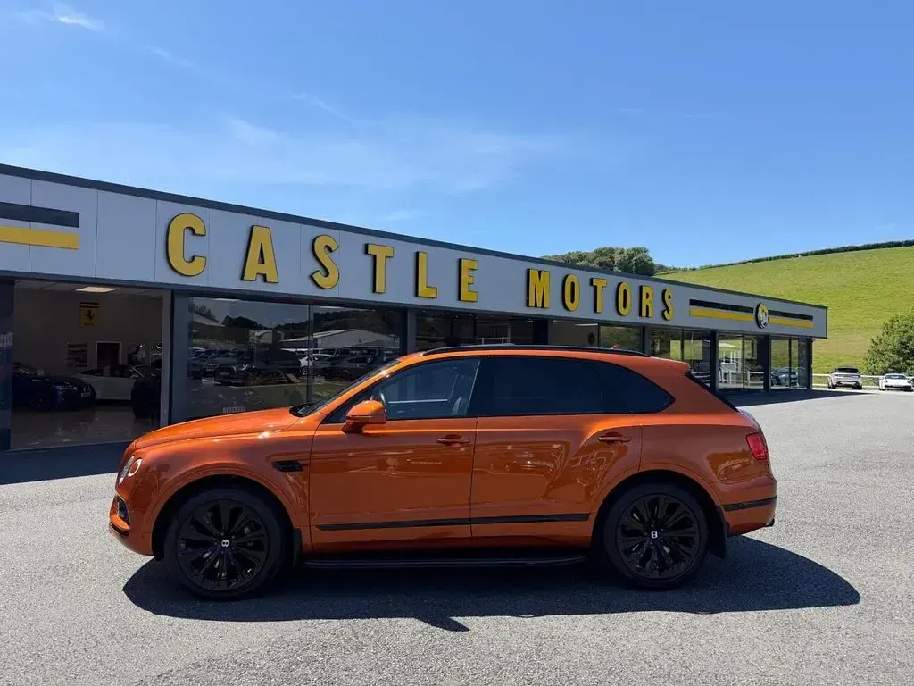 Used Bentley Bentayga 550 HP (404 kW) 2018 Orange SUV
